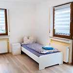 Monteurswohnung Naehe Mainz 5 Schlafzimmer アパート