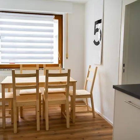 Monteurswohnung Naehe Mainz 5 Schlafzimmer アパート *